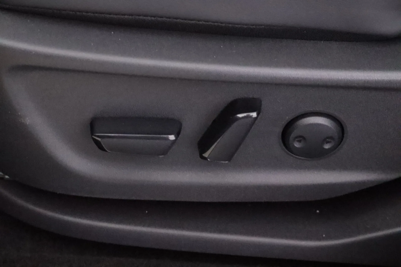 Nissan Ariya IRJ-642 carousel image