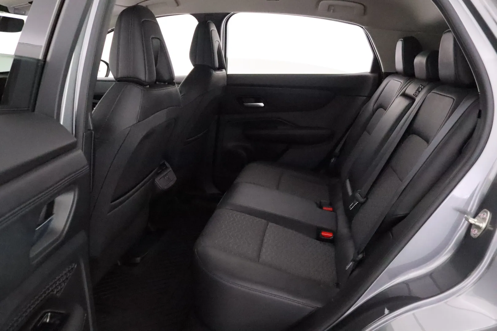 Nissan Ariya IRJ-642 carousel image