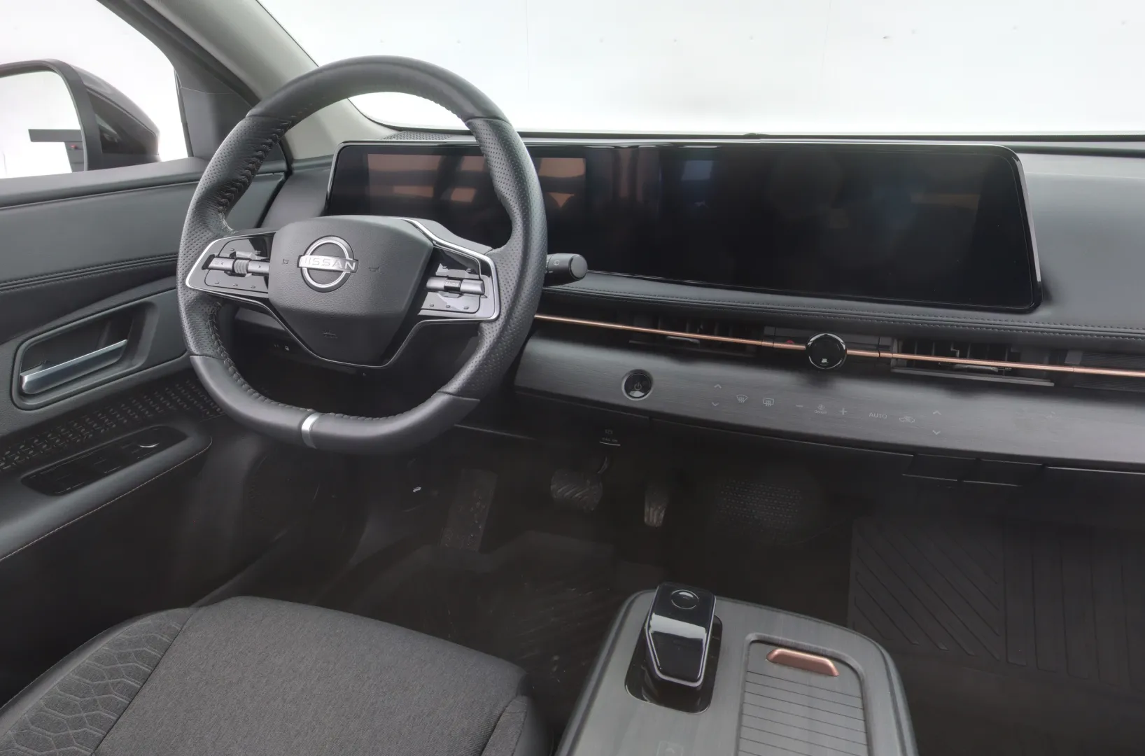 Nissan Ariya IRJ-642 carousel image