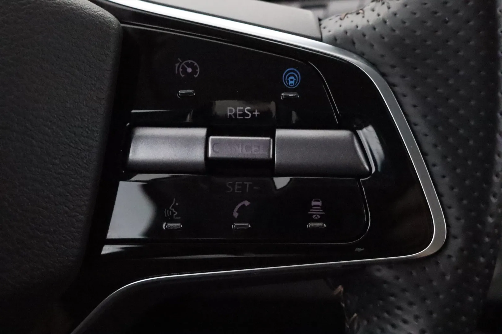 Nissan Ariya IRJ-642 carousel image