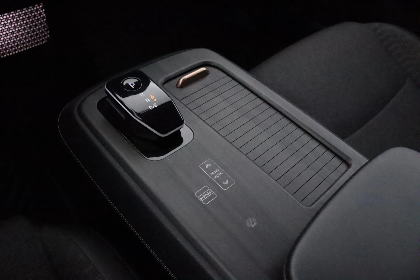 Nissan Ariya IRJ-642 carousel image