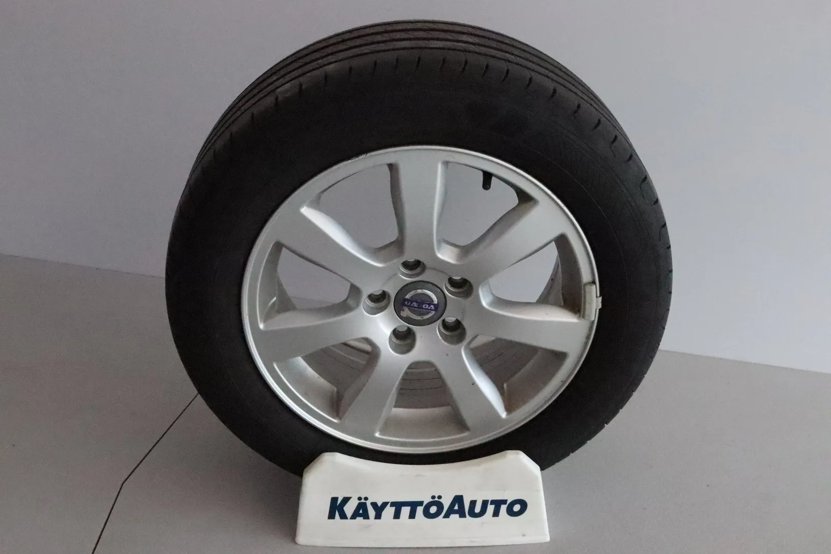 VOLVO C30 MYT-652 carousel image
