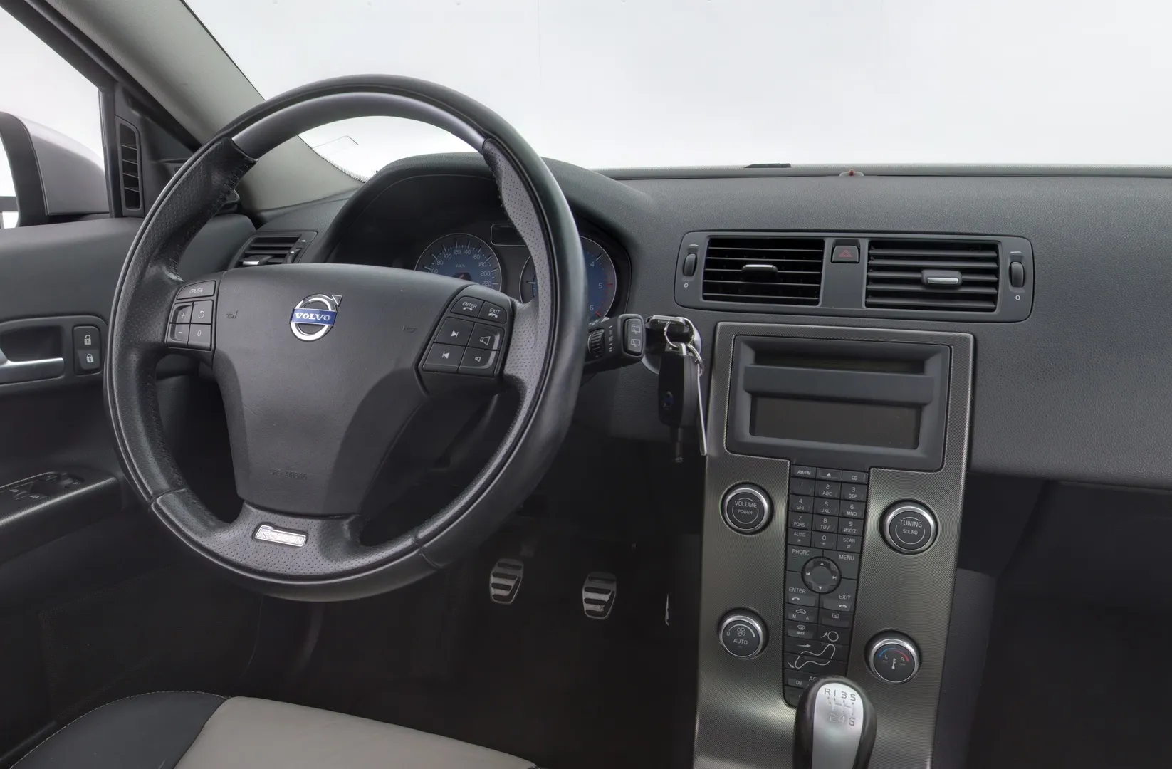 VOLVO C30 MYT-652 carousel image