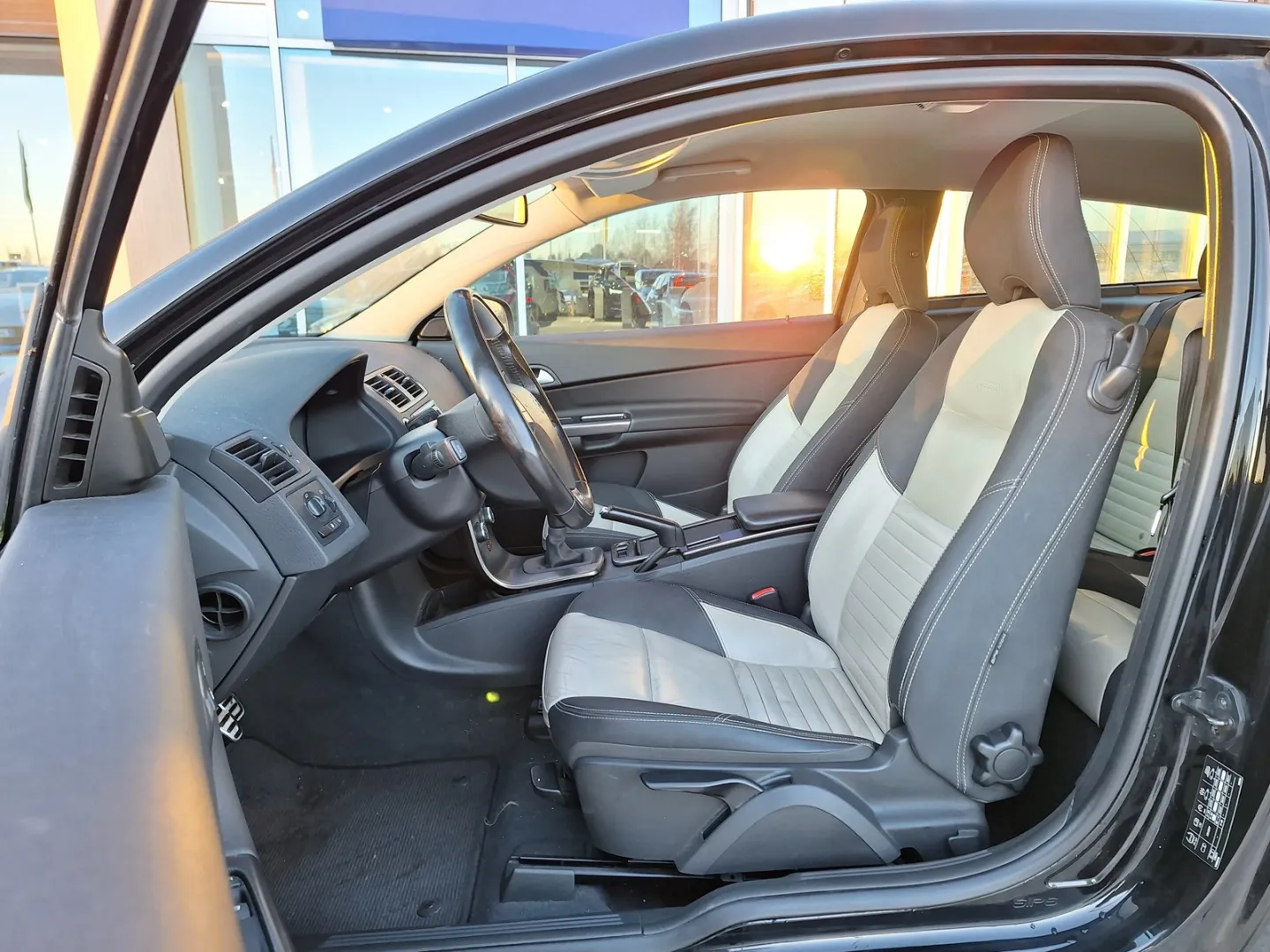 VOLVO C30 MYT-652 carousel image