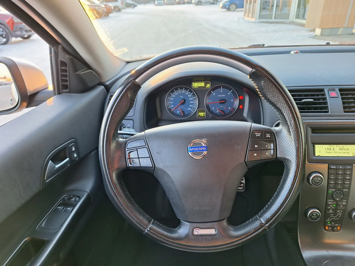 VOLVO C30 MYT-652 carousel image