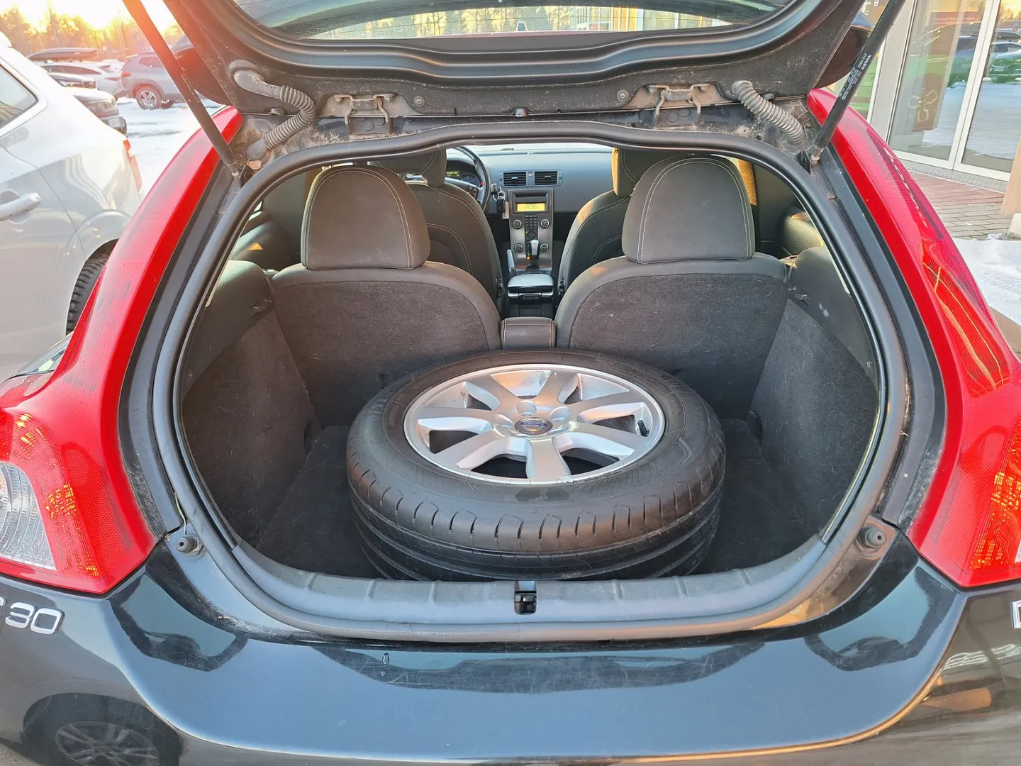 VOLVO C30 MYT-652 carousel image