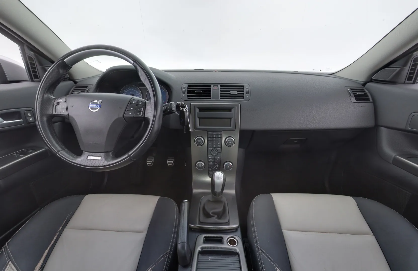 VOLVO C30 MYT-652 carousel image