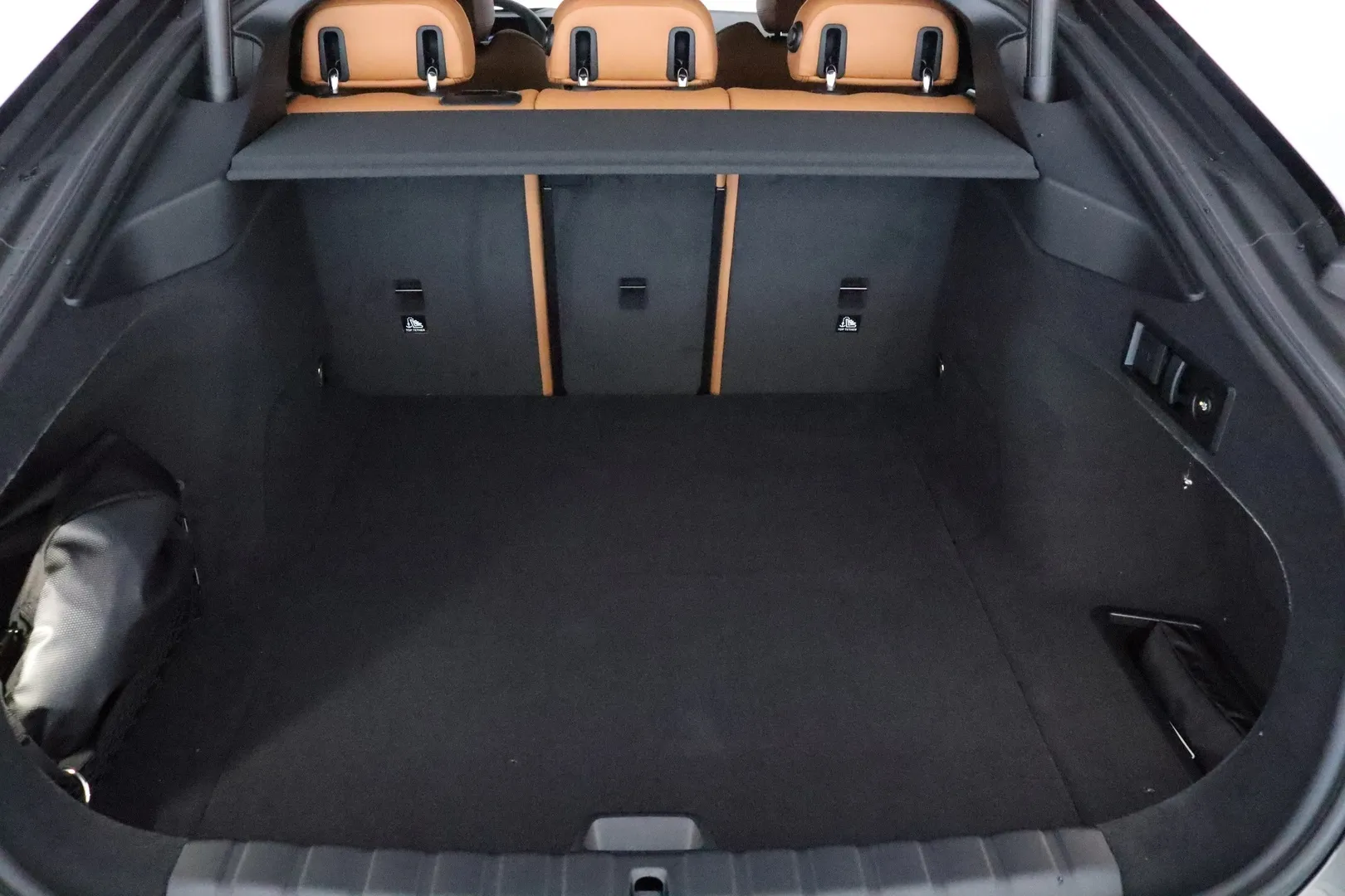 BMW i4 XTT-177 carousel image