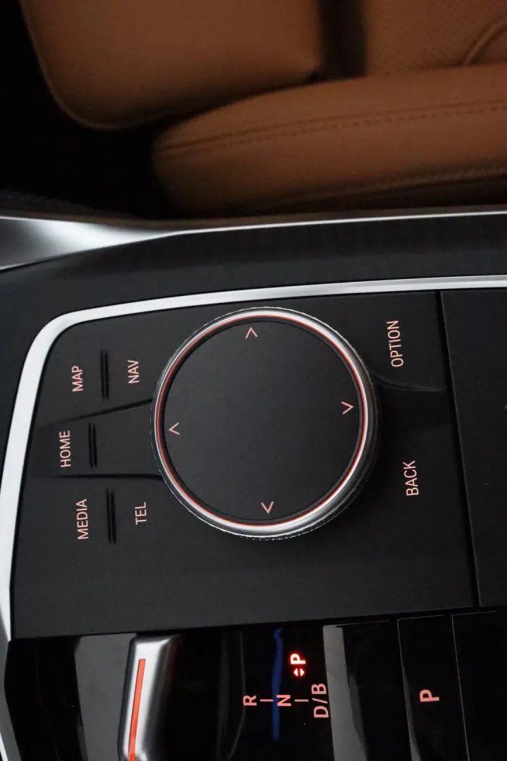 BMW i4 XTT-177 carousel image