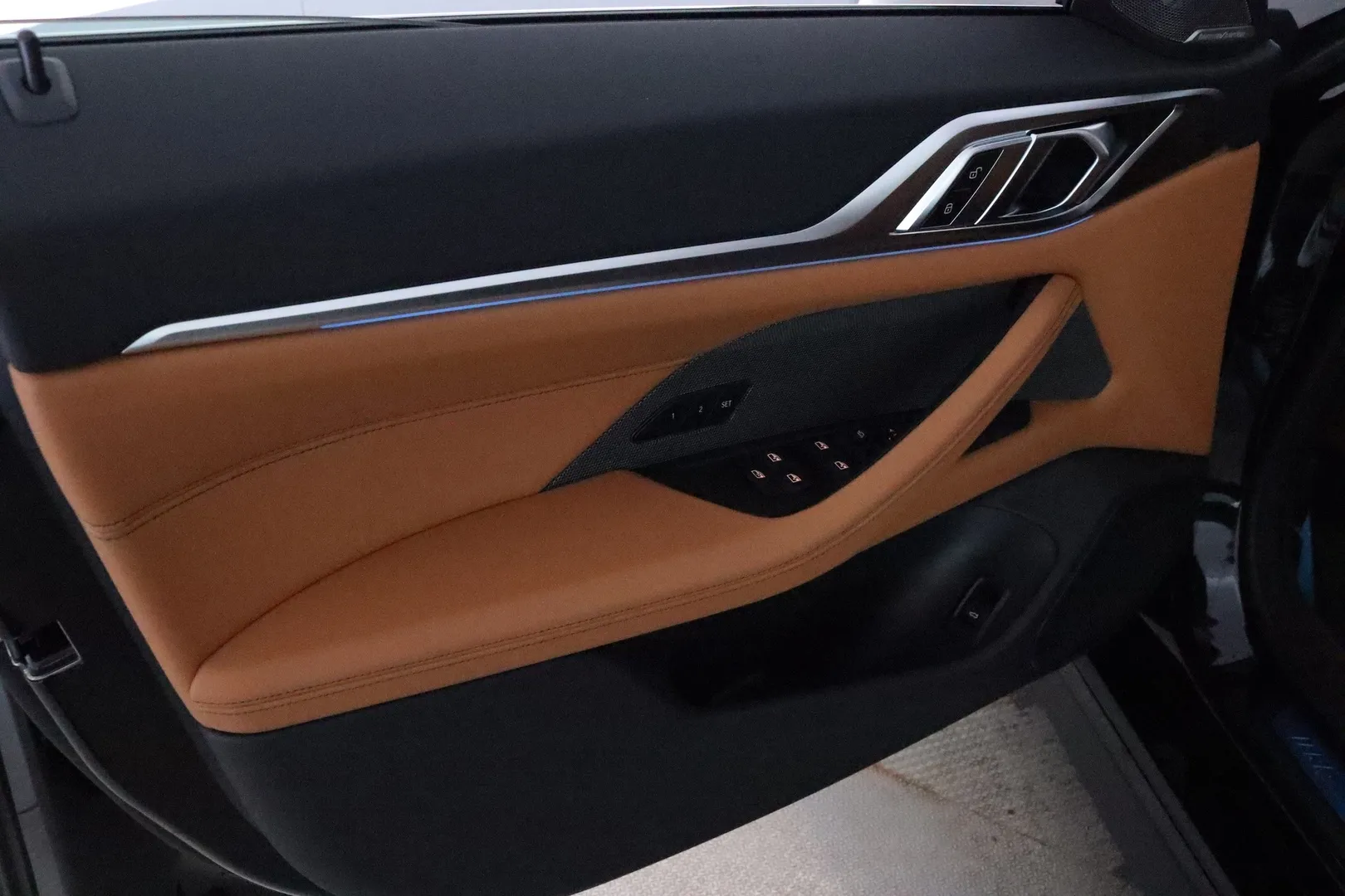 BMW i4 XTT-177 carousel image