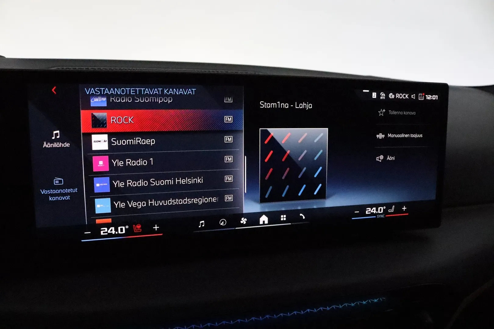 BMW i4 XTT-177 carousel image