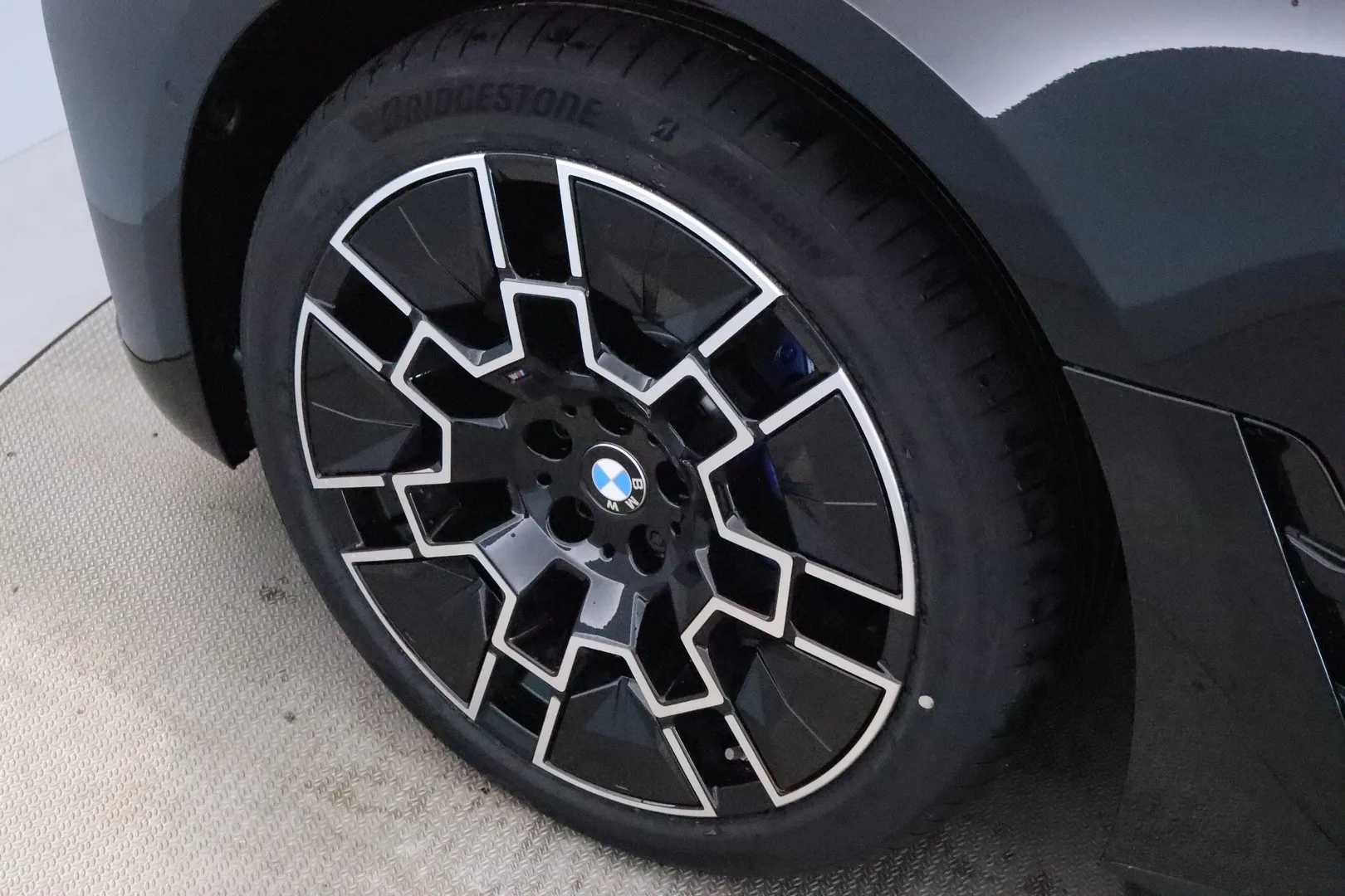 BMW i4 XTT-177 carousel image