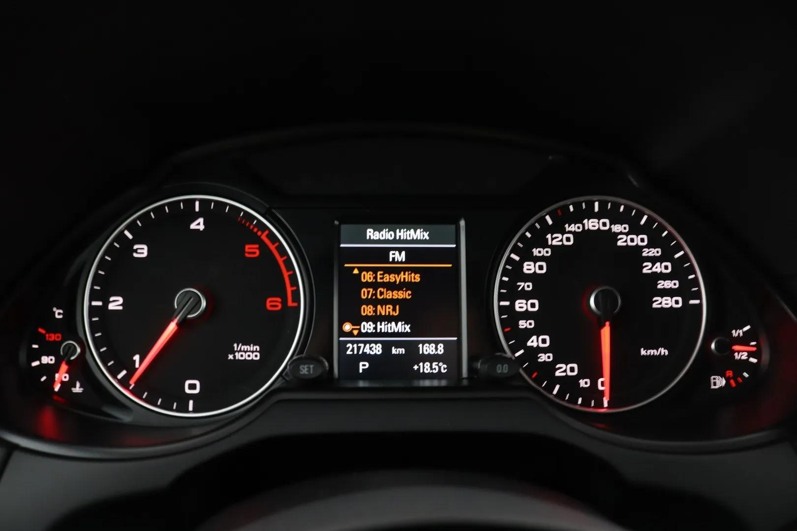 Audi Q5 YIY-338 carousel image