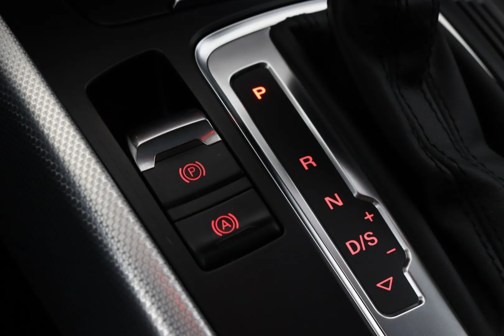 Audi Q5 YIY-338 carousel image
