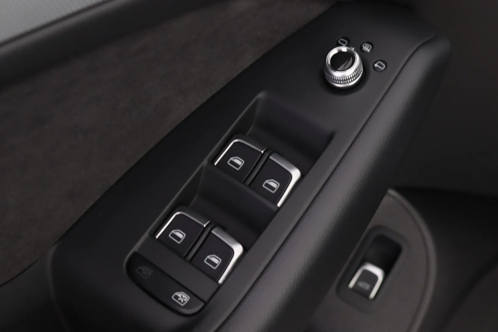 Audi Q5 YIY-338 carousel image