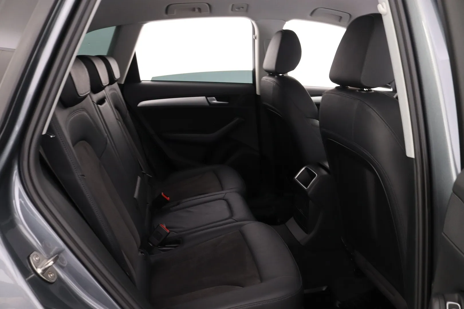 Audi Q5 YIY-338 carousel image
