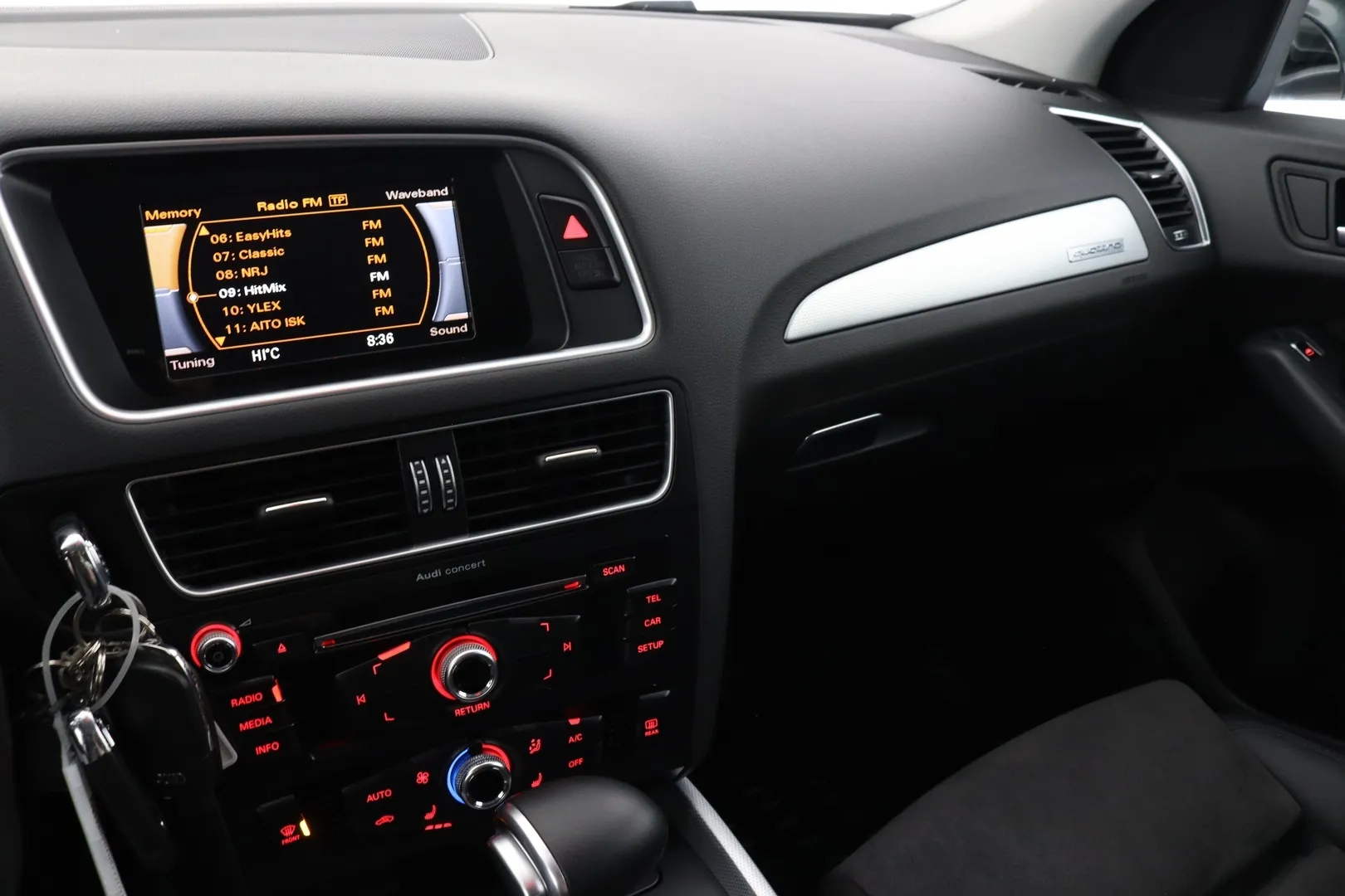 Audi Q5 YIY-338 carousel image