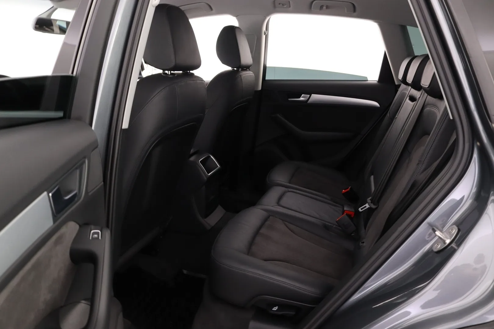 Audi Q5 YIY-338 carousel image