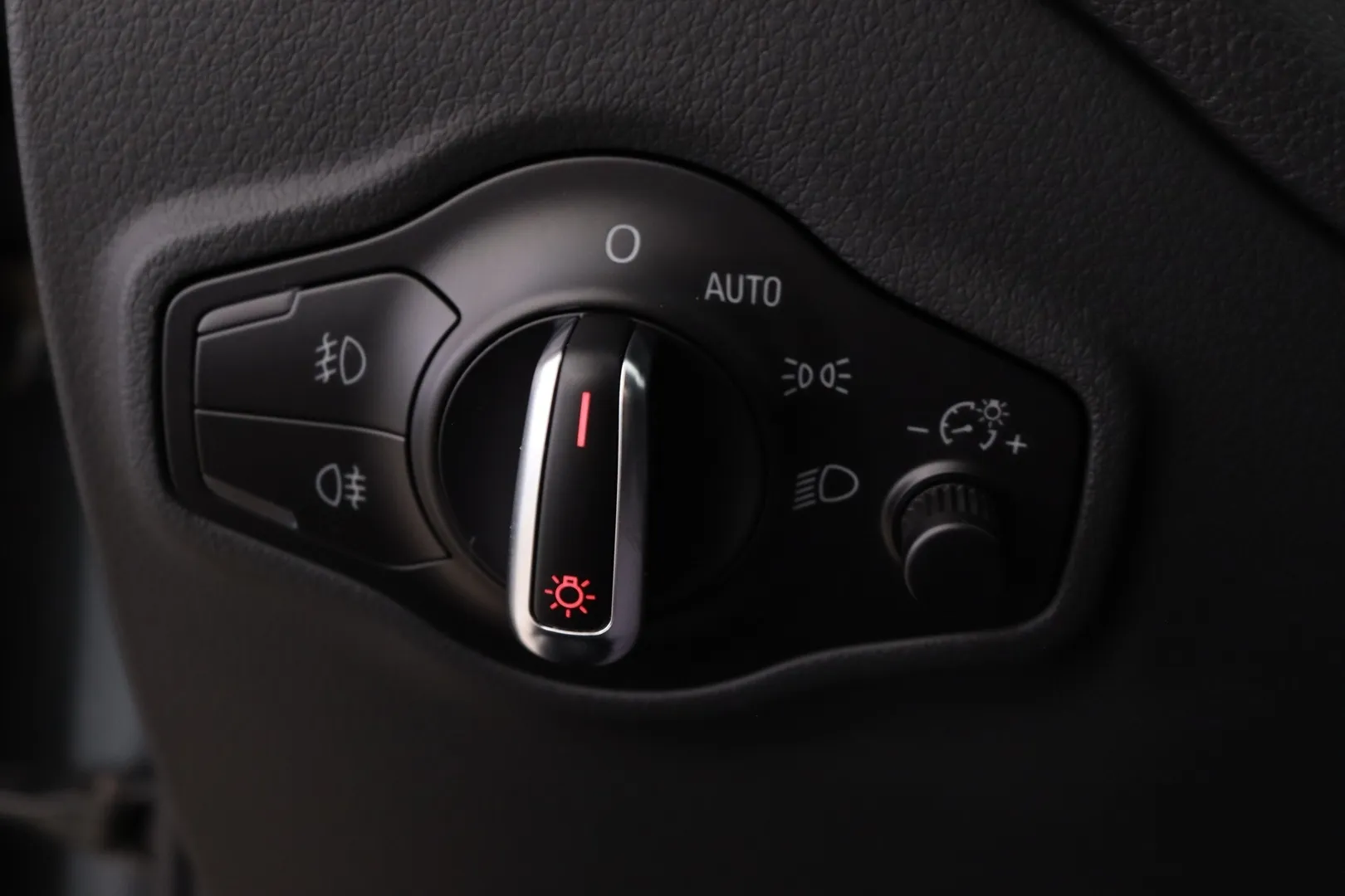 Audi Q5 YIY-338 carousel image