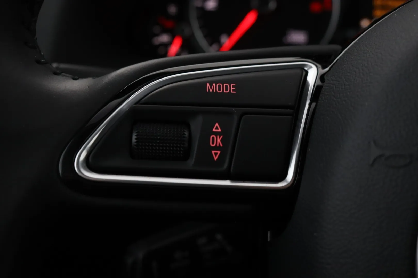 Audi Q5 YIY-338 carousel image