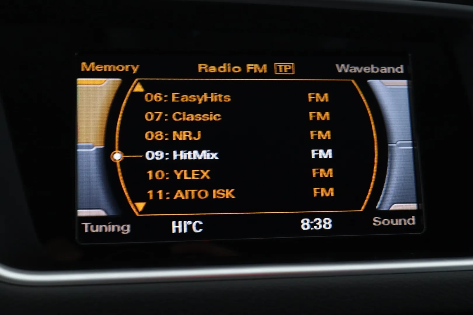 Audi Q5 YIY-338 carousel image