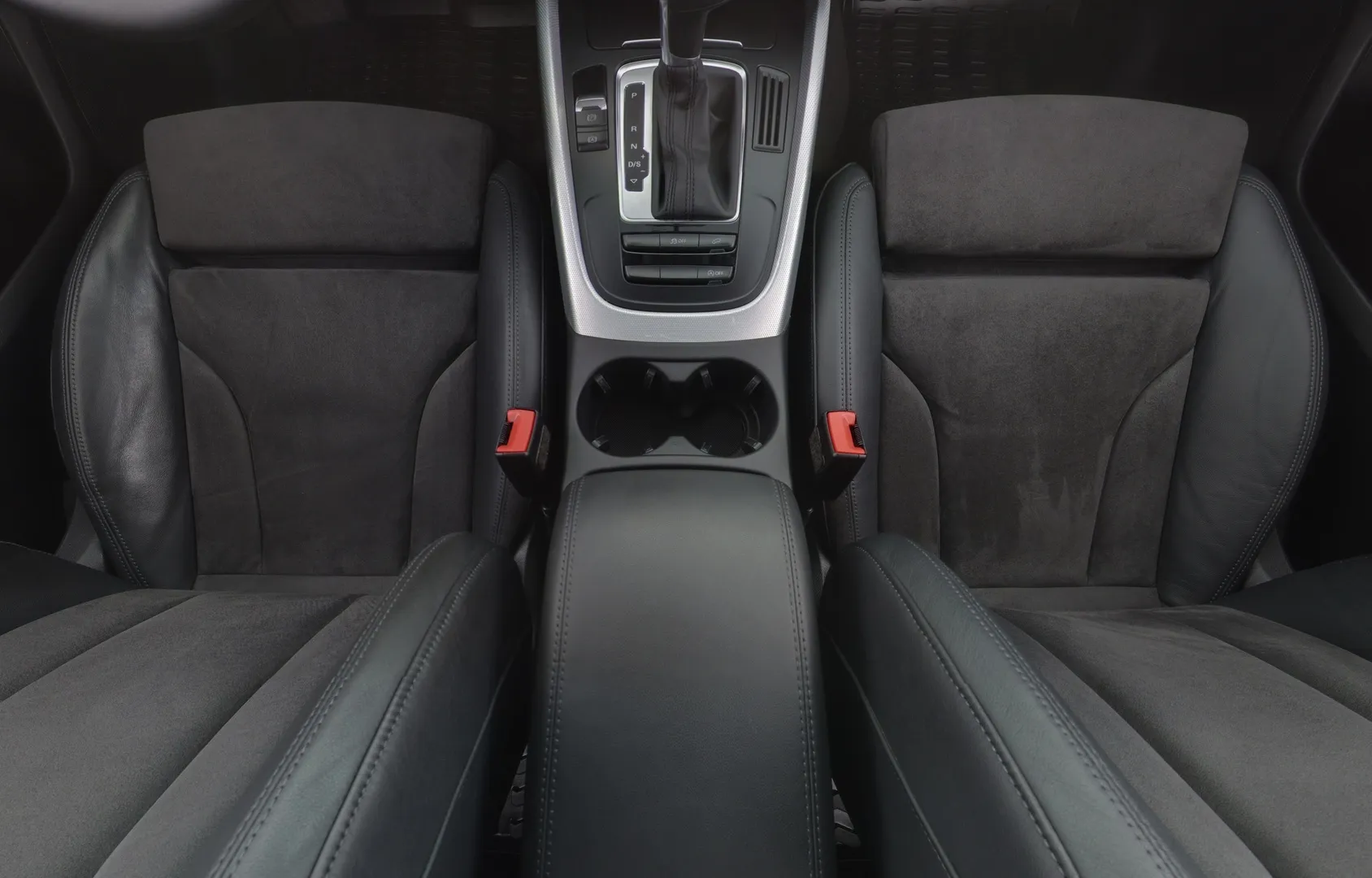 Audi Q5 YIY-338 carousel image