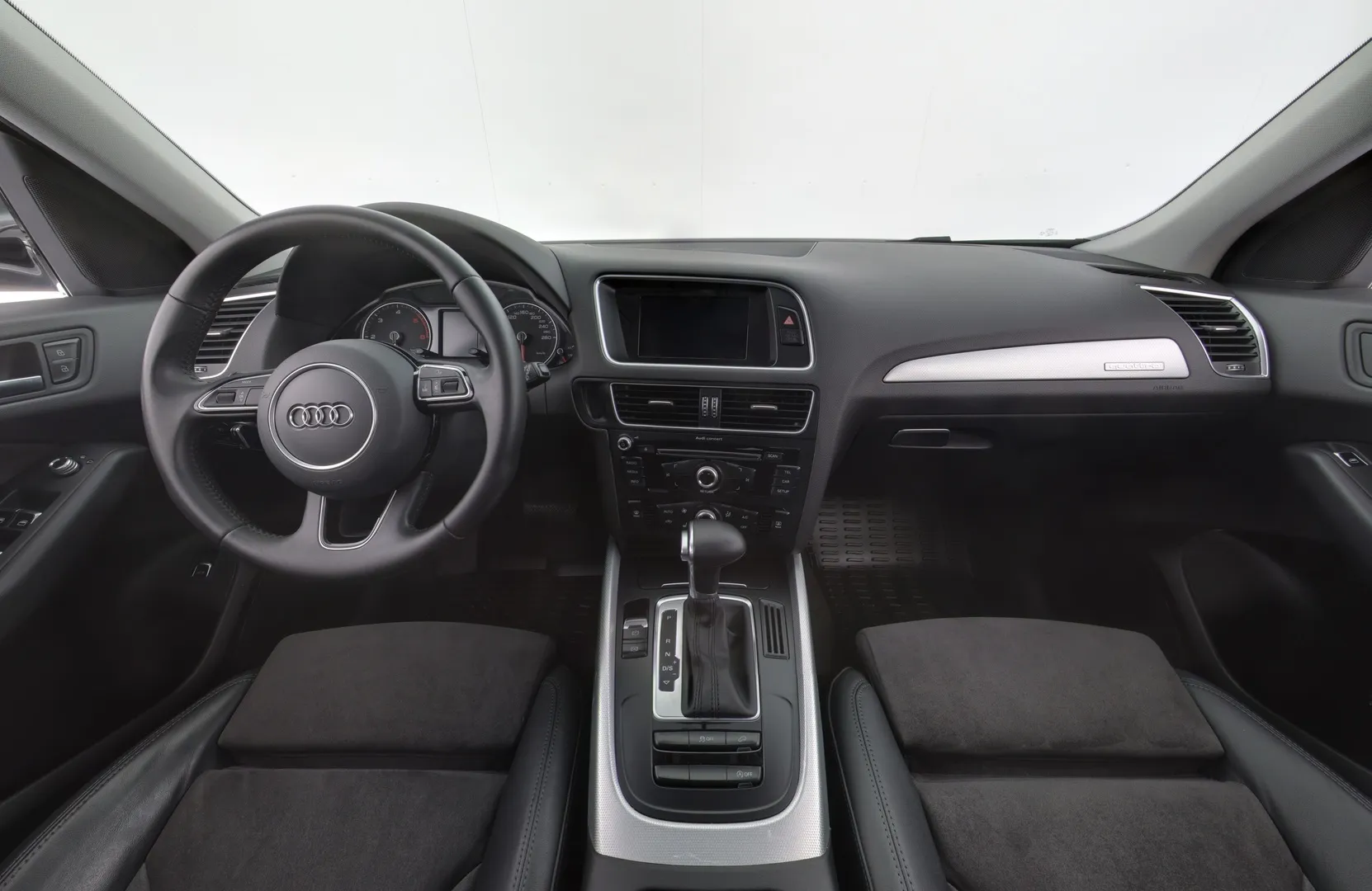 Audi Q5 YIY-338 carousel image