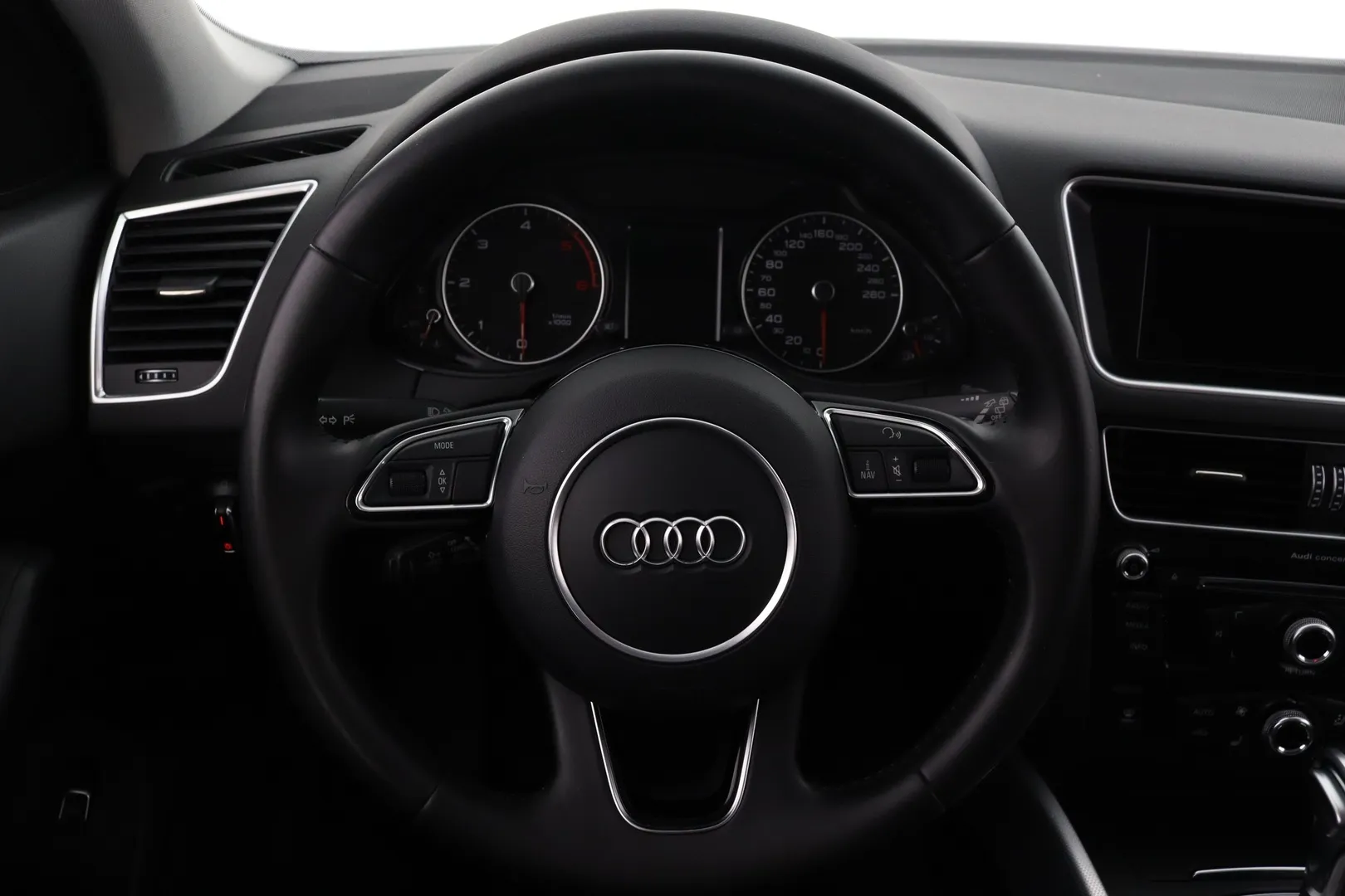 Audi Q5 YIY-338 carousel image