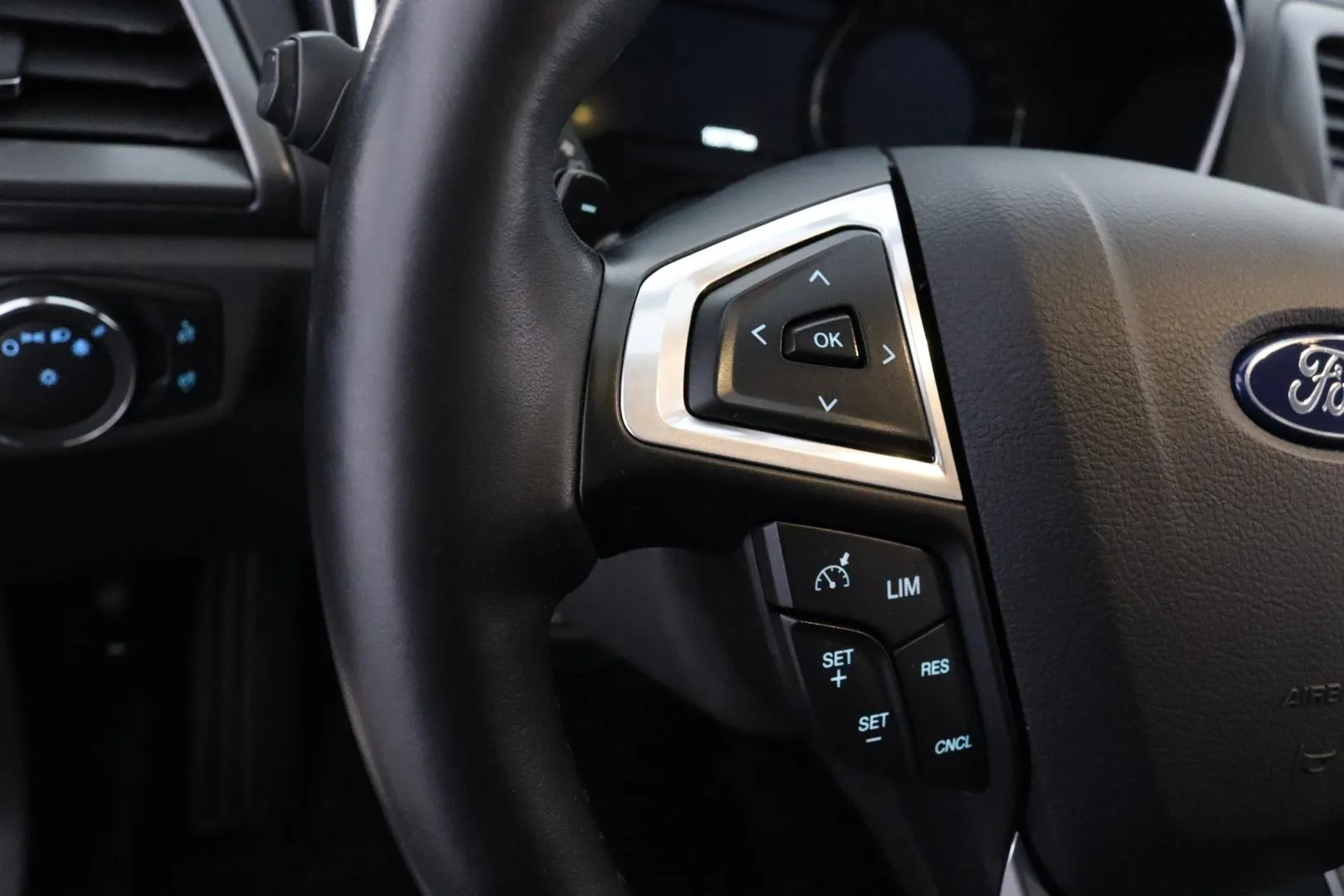 Ford Mondeo BSX-124 carousel image