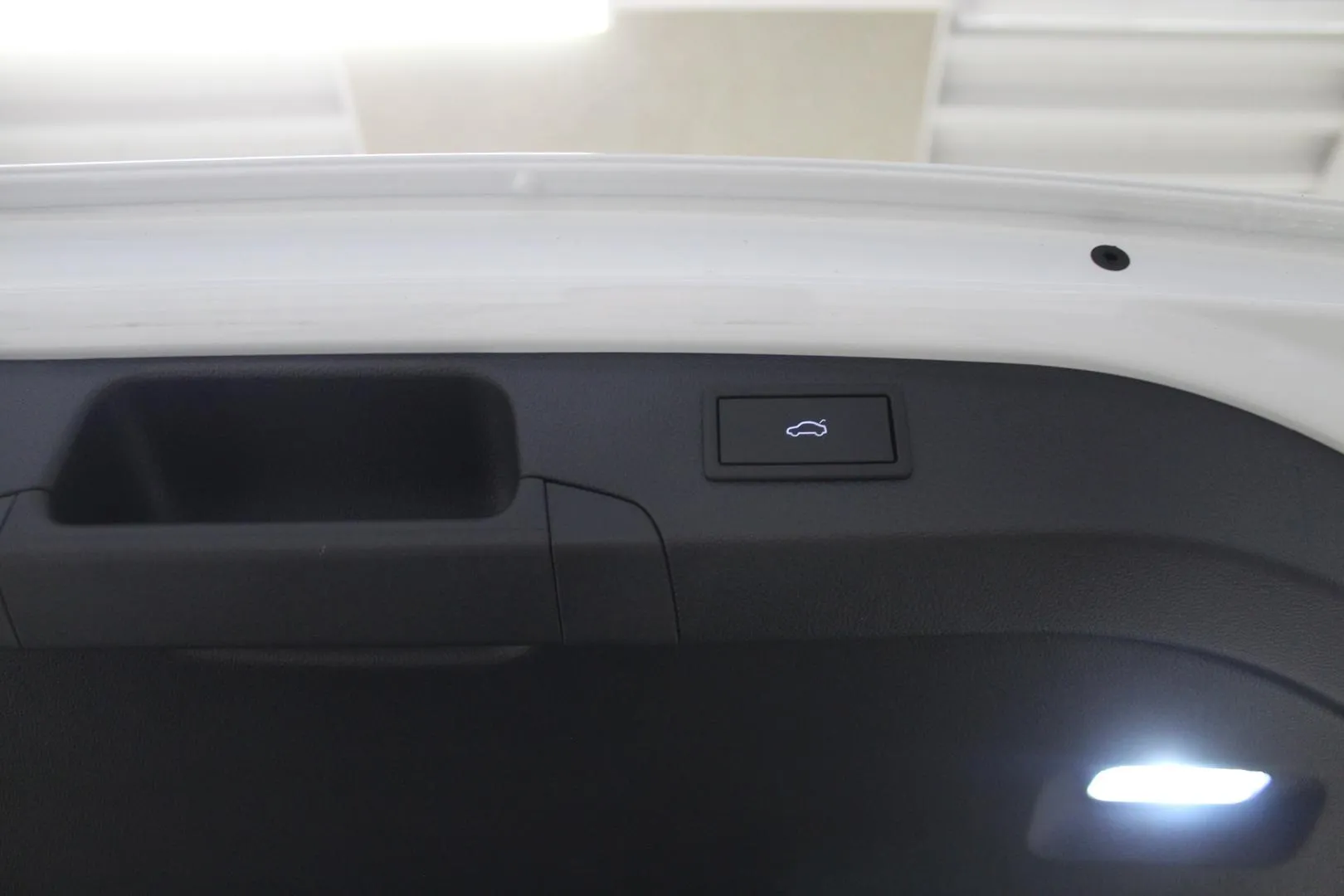 Volkswagen Passat LSS-444 carousel image