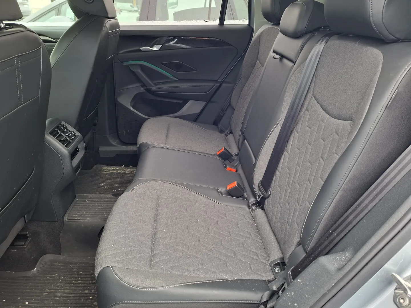 Volkswagen Tiguan FRU-315 carousel image