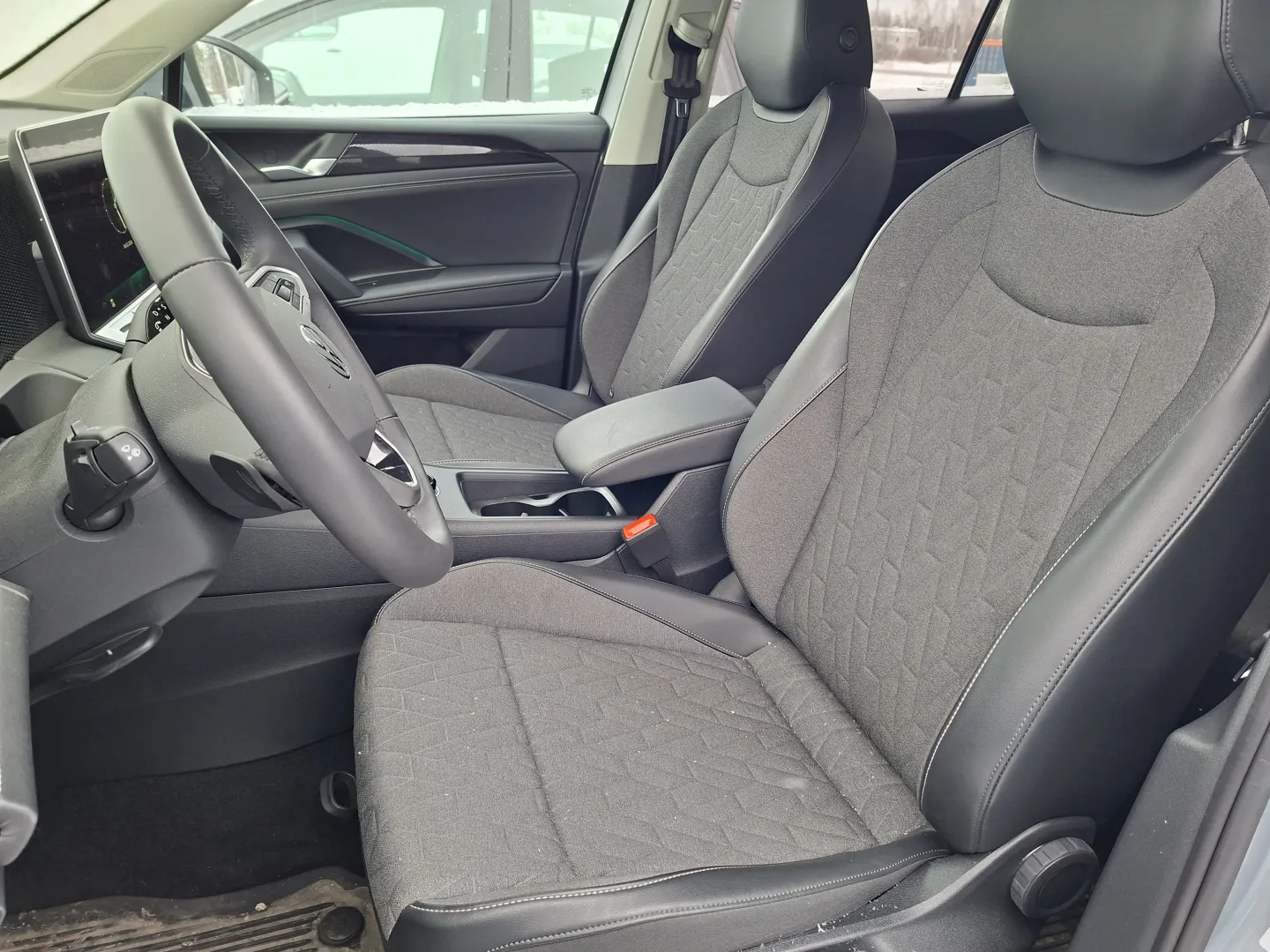 Volkswagen Tiguan FRU-315 carousel image