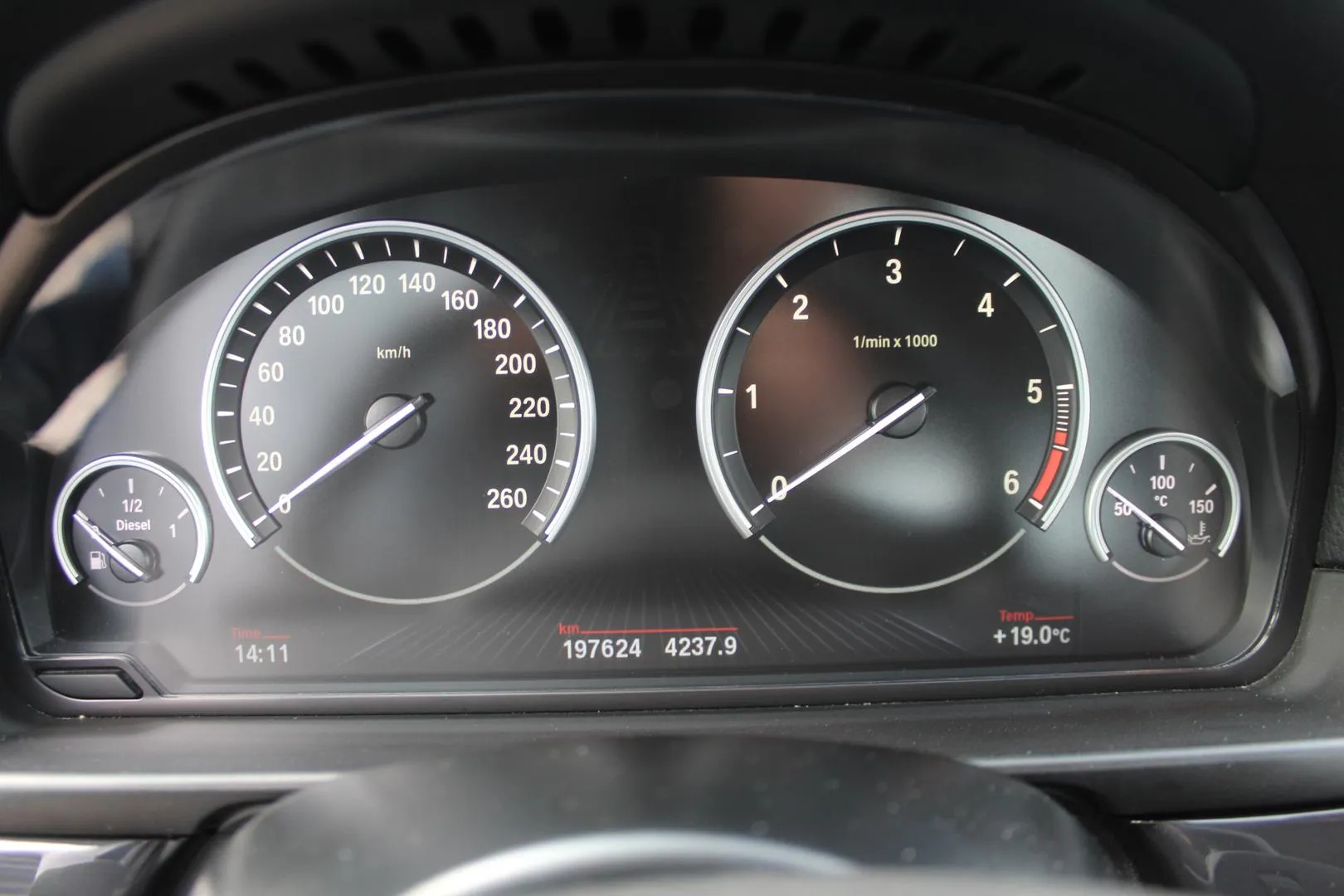 BMW 520 OUX-874 carousel image