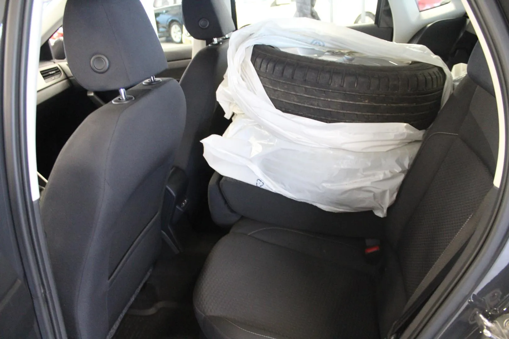 VOLKSWAGEN Polo COU-931 carousel image