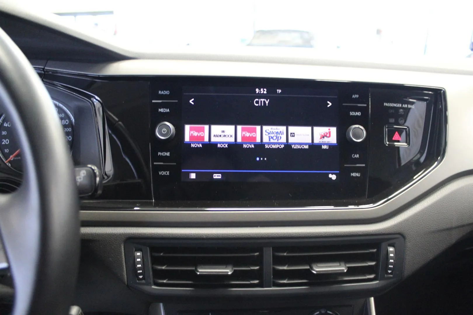 VOLKSWAGEN Polo COU-931 carousel image