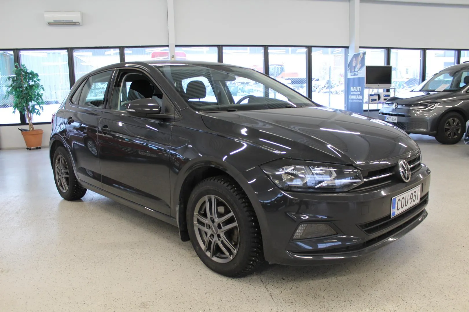 VOLKSWAGEN Polo COU-931 carousel image