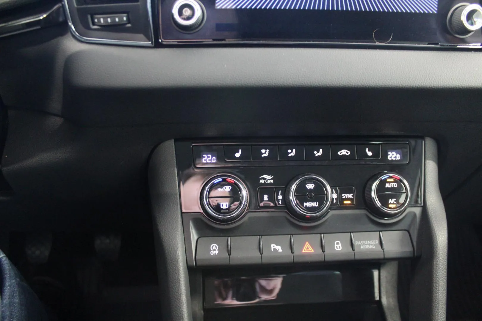 Skoda Karoq JMZ-550 carousel image