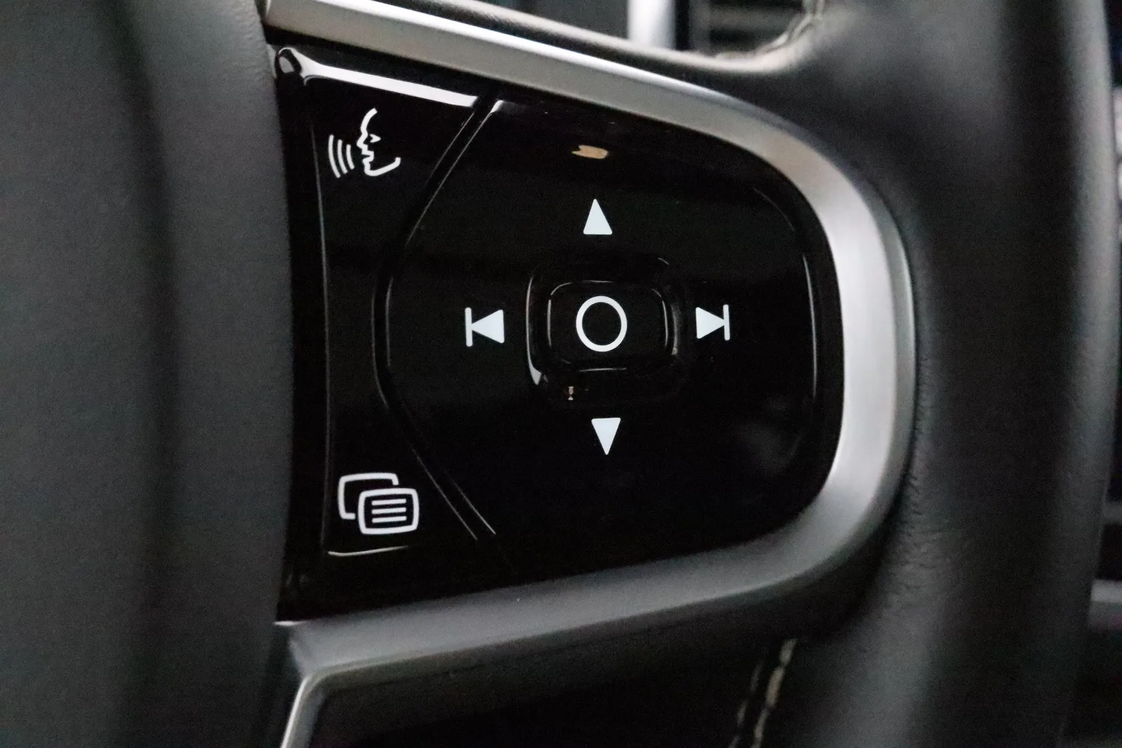 Volvo XC90 SPA-576 carousel image