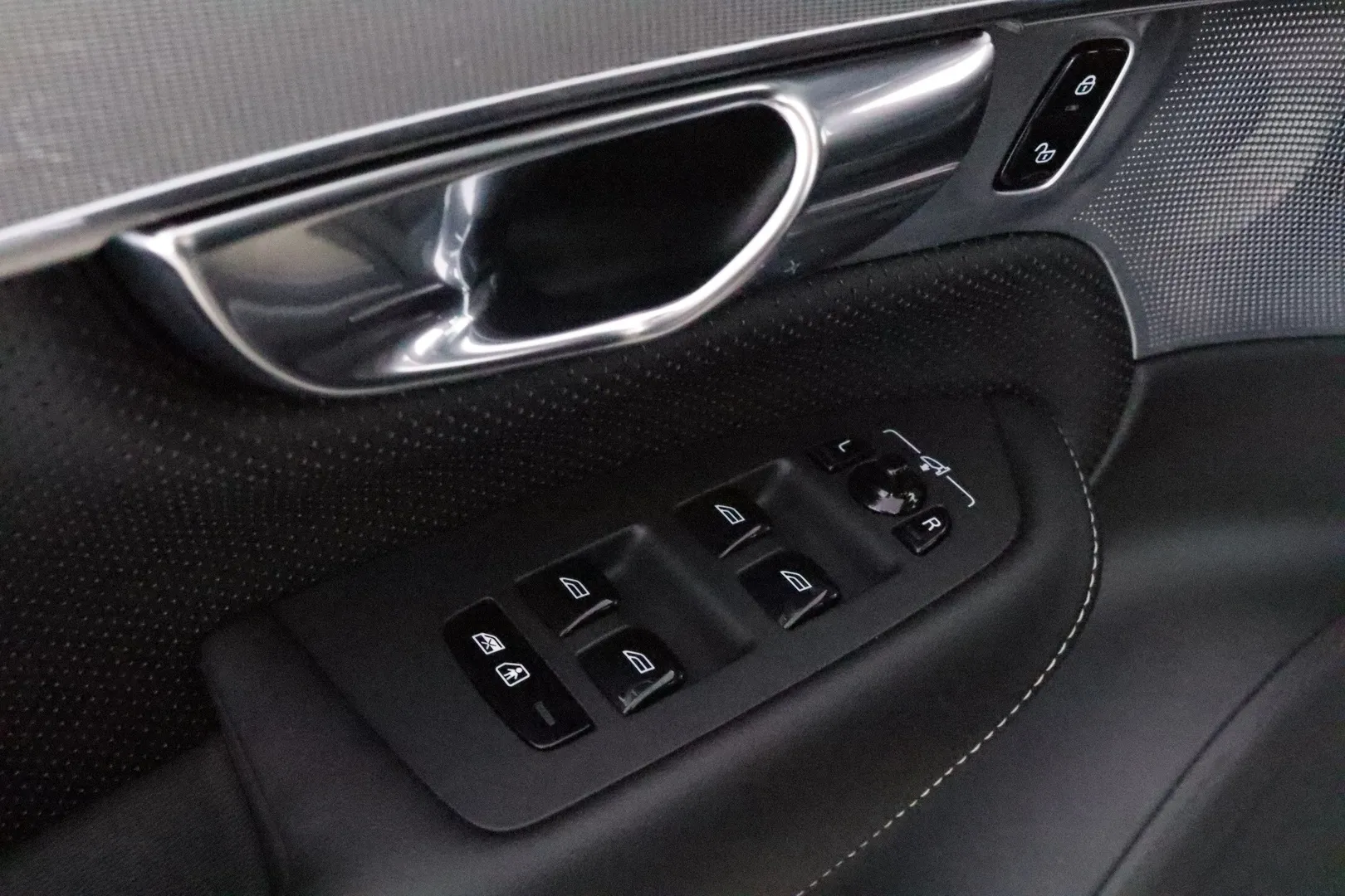 Volvo XC90 SPA-576 carousel image