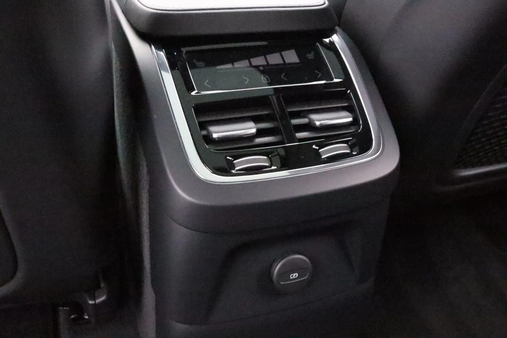 Volvo XC90 SPA-576 carousel image