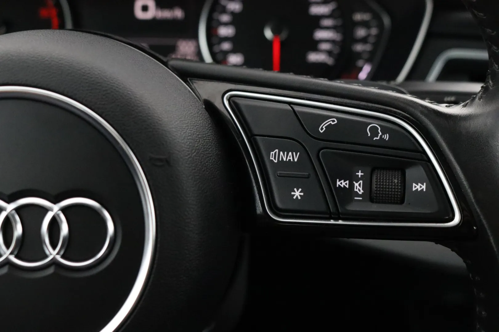 Audi A4 LNK-418 carousel image