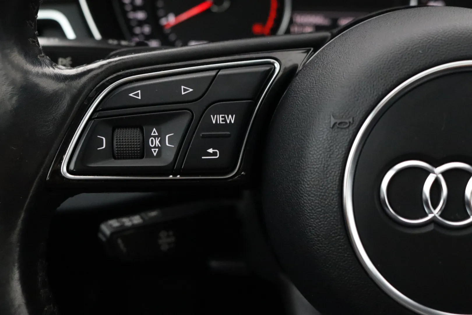 Audi A4 LNK-418 carousel image