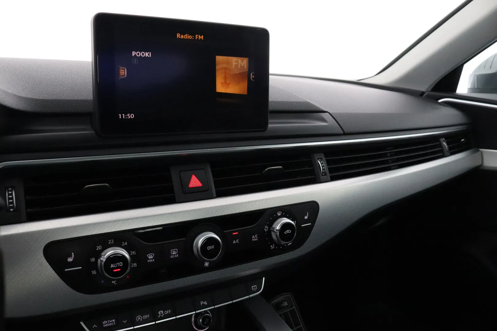Audi A4 LNK-418 carousel image