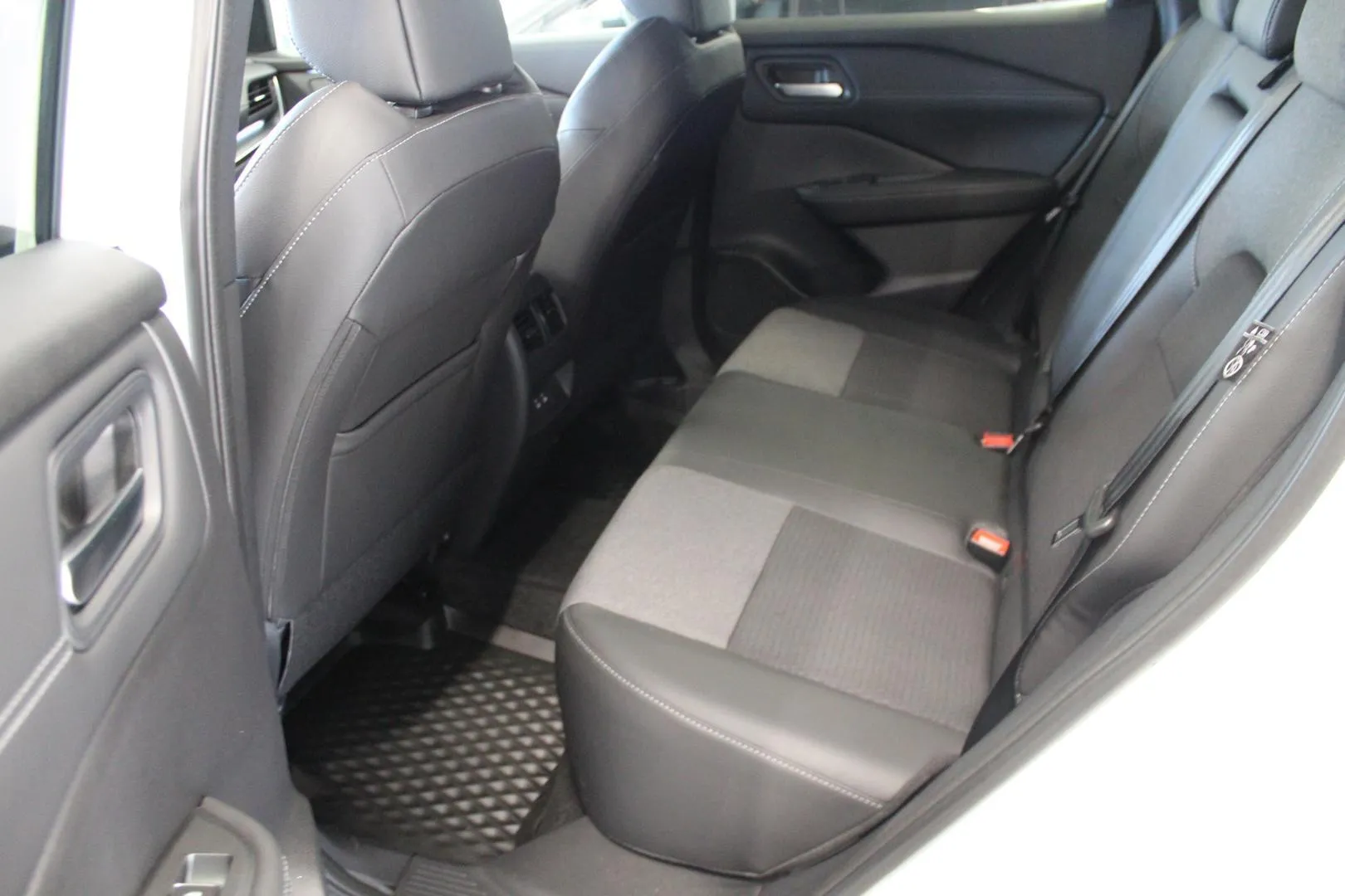 Nissan Qashqai GRJ-409 carousel image