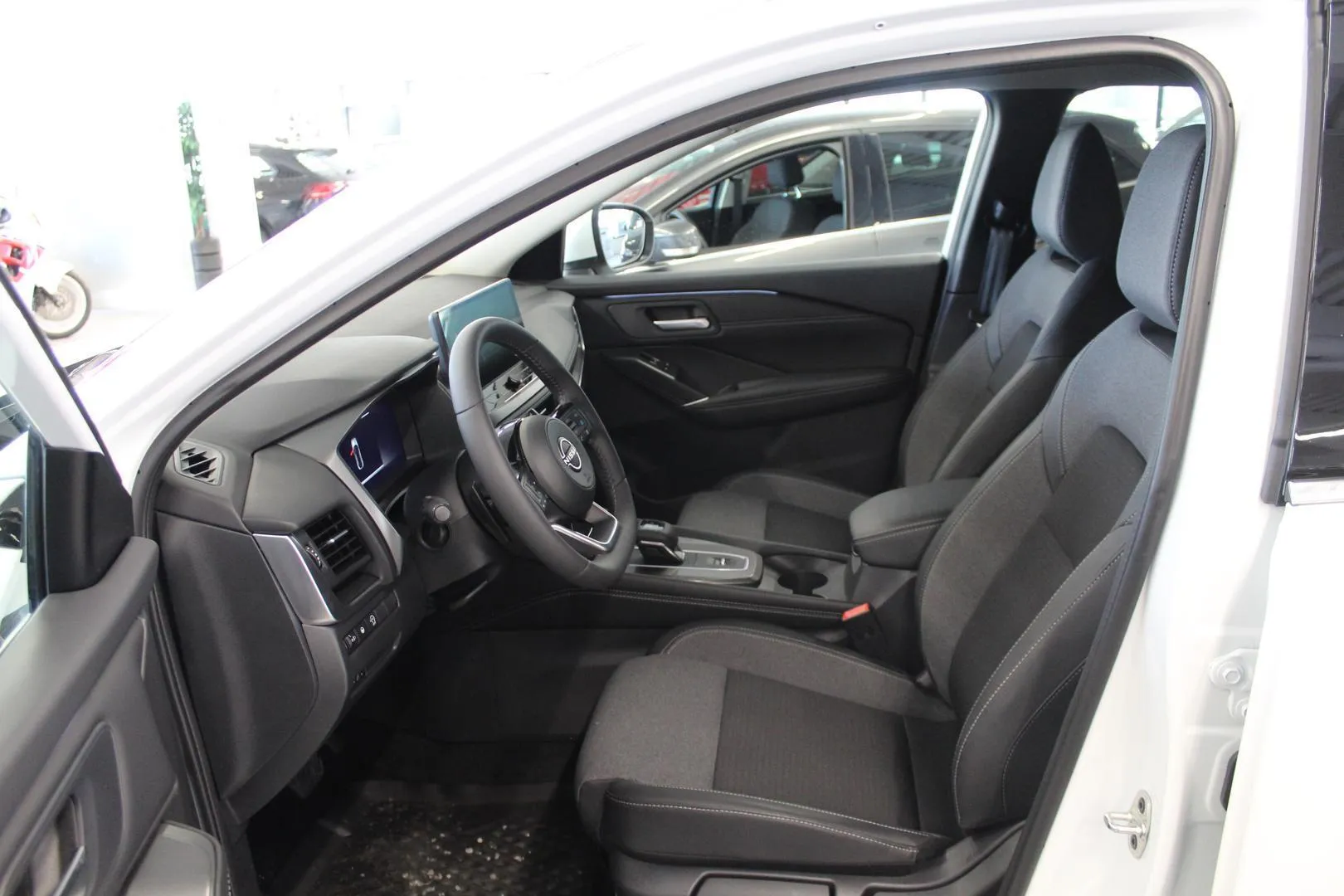 Nissan Qashqai GRJ-409 carousel image