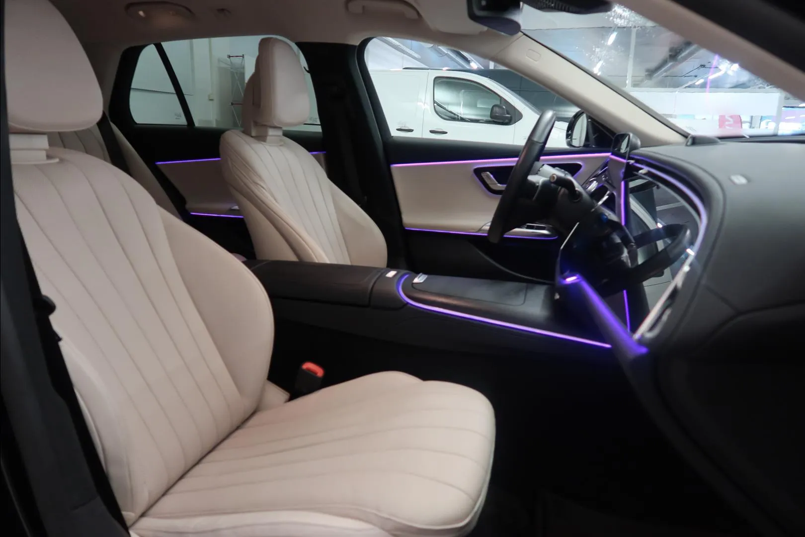MERCEDES-BENZ E FSF-693 carousel image