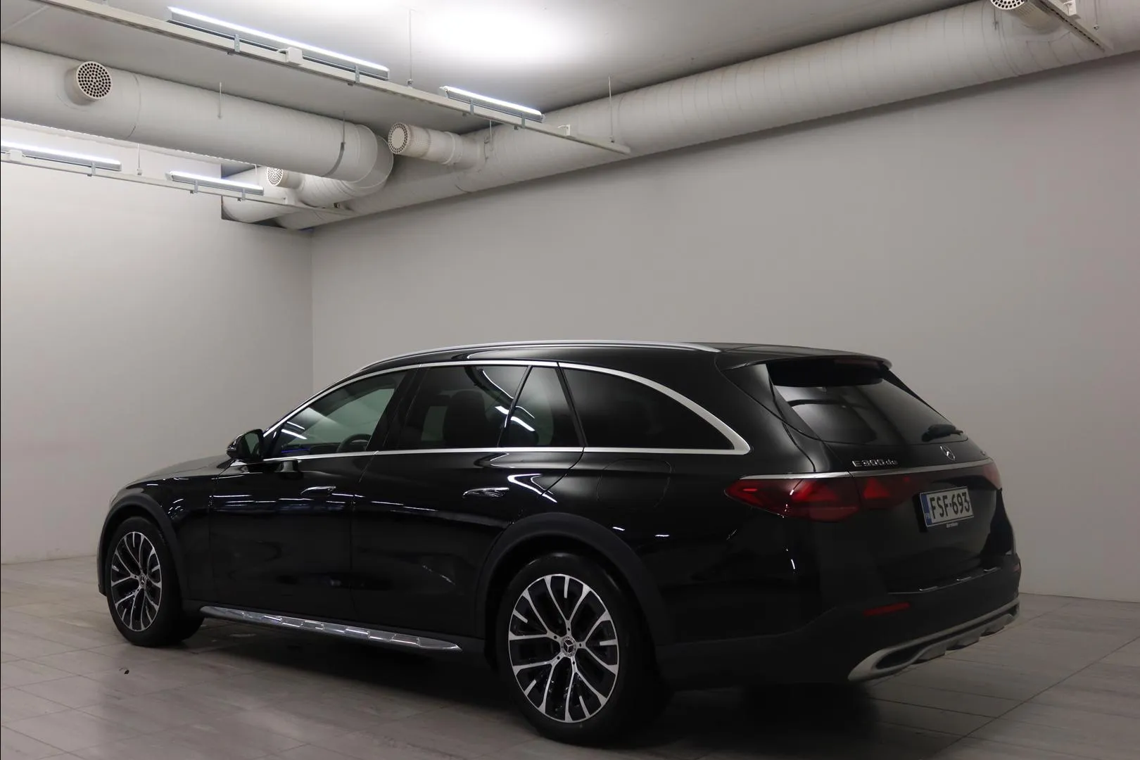 MERCEDES-BENZ E FSF-693 carousel image