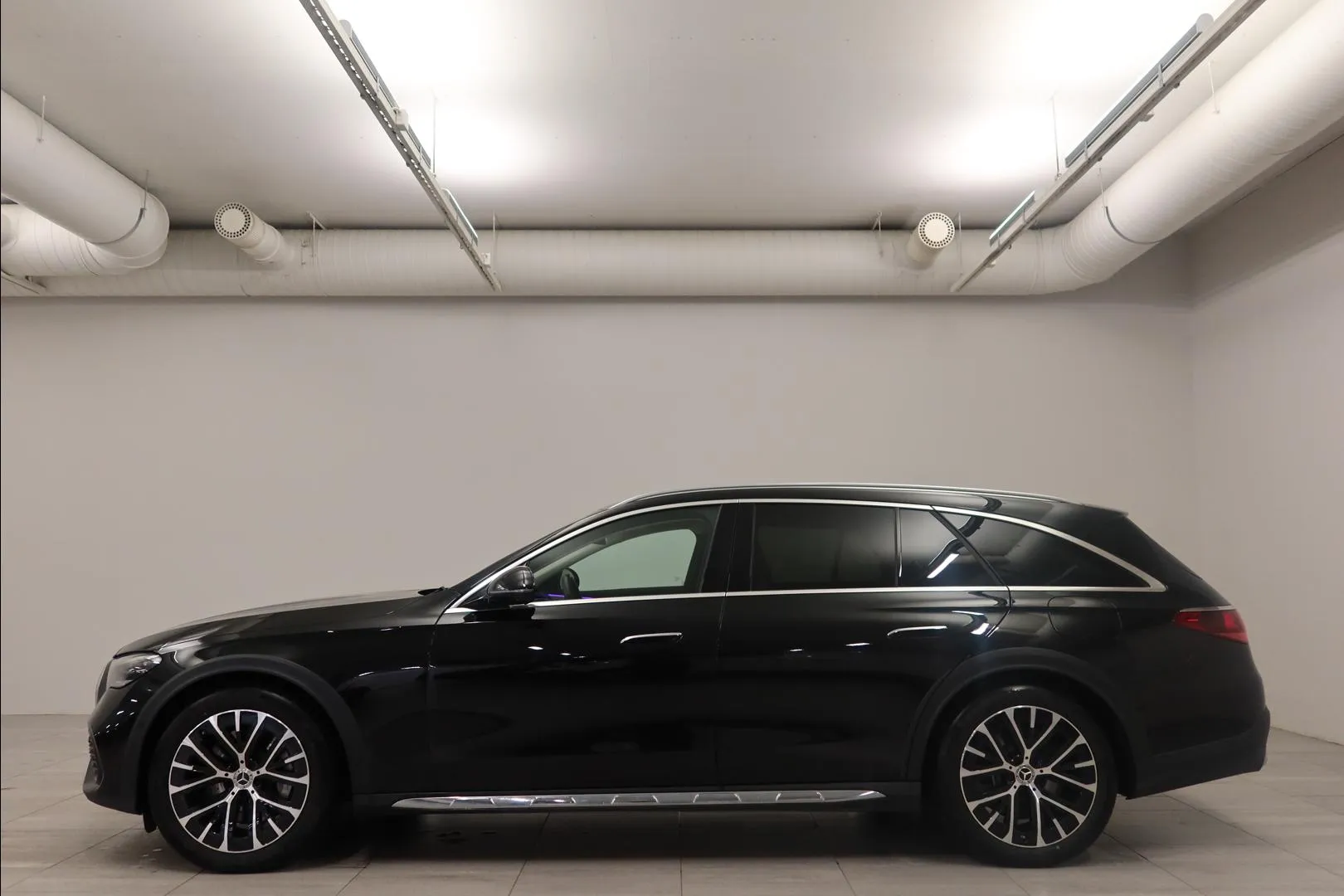 MERCEDES-BENZ E FSF-693 carousel image