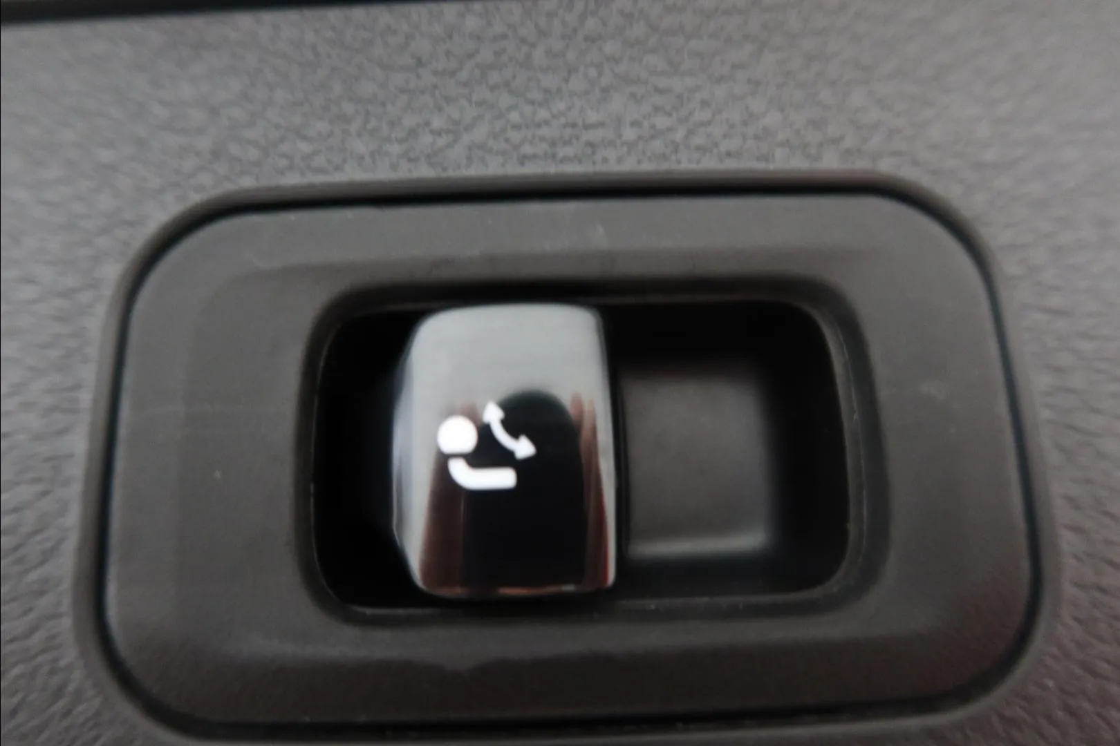 MERCEDES-BENZ E FSF-693 carousel image