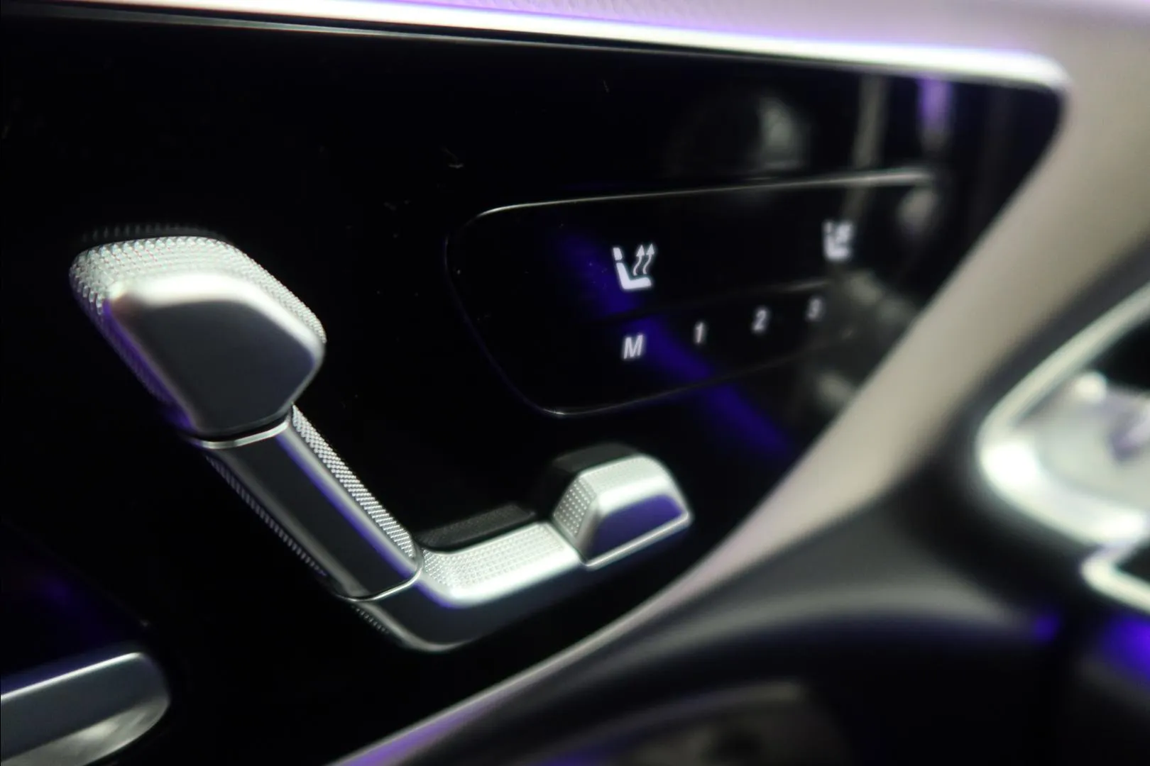 MERCEDES-BENZ E FSF-693 carousel image